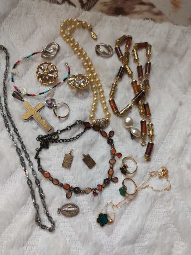 Conjunto de bijuterias variadas