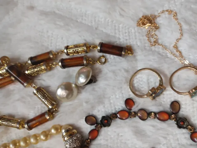 Conjunto de bijuterias variadas