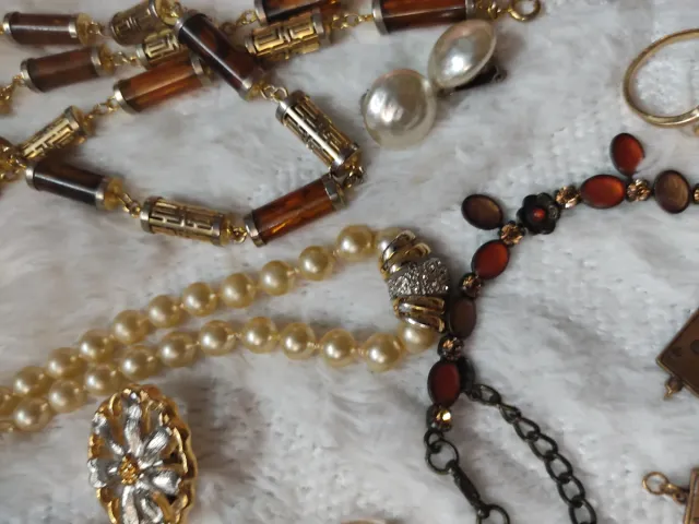 Conjunto de bijuterias variadas