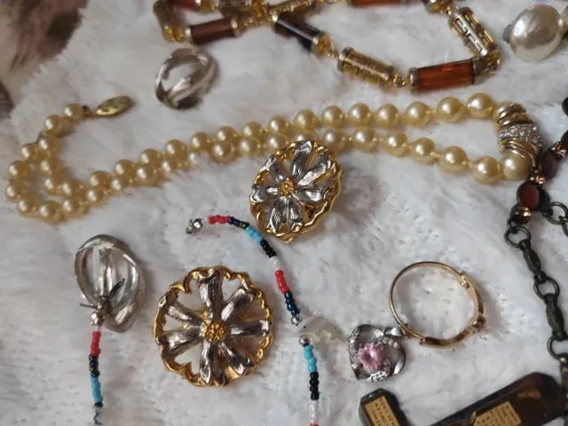 Conjunto de bijuterias variadas