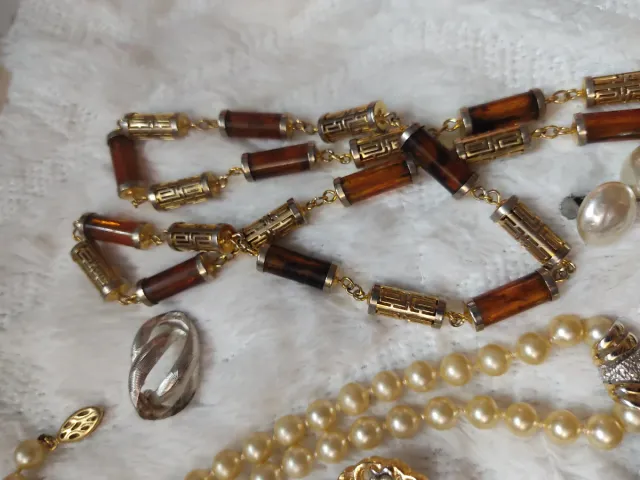 Conjunto de bijuterias variadas