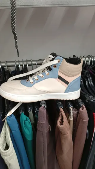 Zapatos de mujer beige y azul