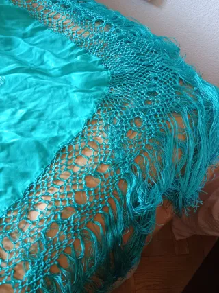 Mantón de Manila grande bordado