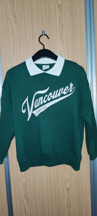 Sweatshirt Pull and Bear Vancouver Canada