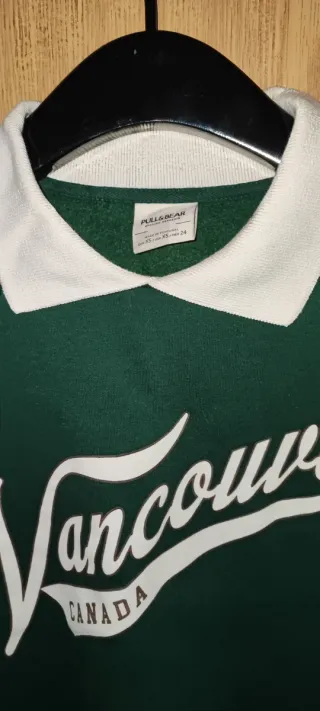 Sweatshirt Pull and Bear Vancouver Canada