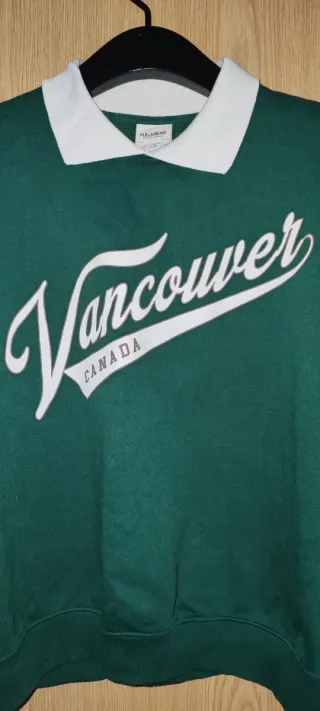 Sweatshirt Pull and Bear Vancouver Canada