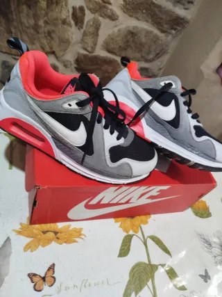Zapatillas Nike Air Max Gris y Rojo