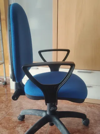Silla de escritorio ergonómica azul