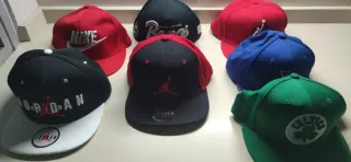Lote di Cappelli Nike, Jordan, Bonds Nuovi