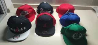 Lote di Cappelli Nike, Jordan, Bonds Nuovi