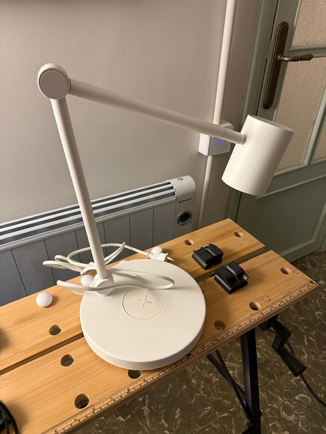 Lampada LED Ikea con caricatore wireless