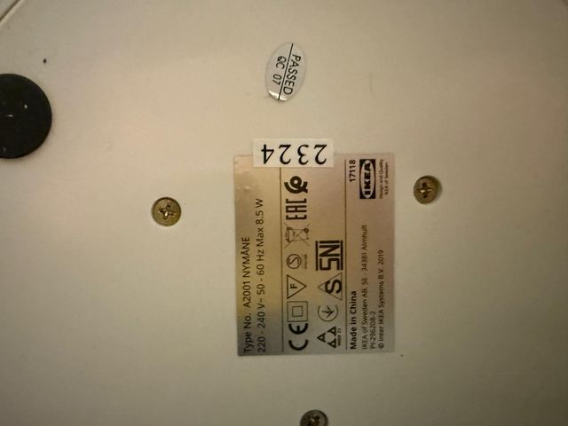 Lampada LED Ikea con caricatore wireless