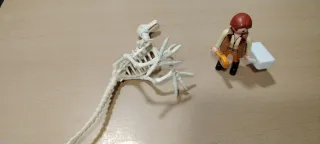 Playmobil Paleontóloga con esqueleto