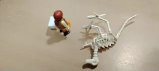 Playmobil Paleontóloga con esqueleto