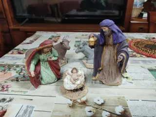 Nacimiento hebreo pintado de escayola