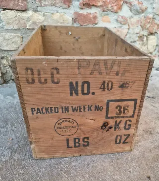 Cassetta in legno vintage per i trasporto formaggi