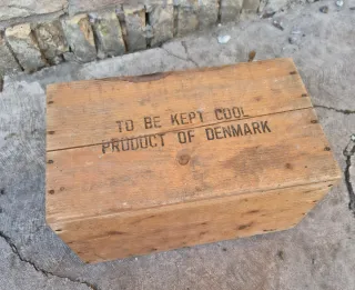 Cassetta in legno vintage per i trasporto formaggi