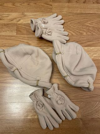 Conjunto gorro y guantes niña beige