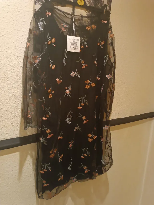 Vestido negro bordado floral XL con transparencia