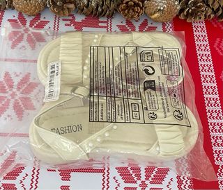 Sandalias niña perlas beige