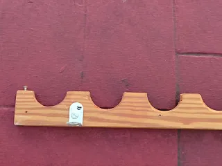 Soportes de madera para 10 cañas de pescar