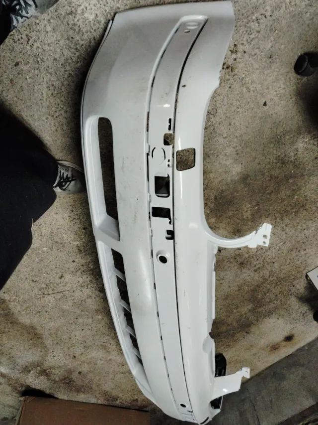 Defensa Delantera Golf IV Blanca