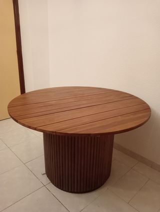 Mesa redonda de madera