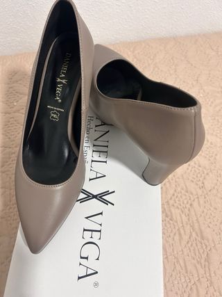 Zapatos Stiletto Daniela Vega Beige/Marrón T37