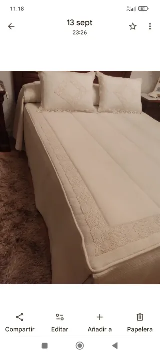 Edredón blanco,y dos cojines medidas1,90x1,35x53.