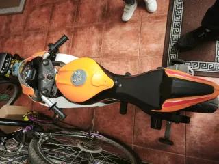 Moto de batería infantil