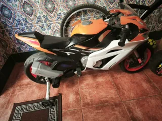 Moto de batería infantil