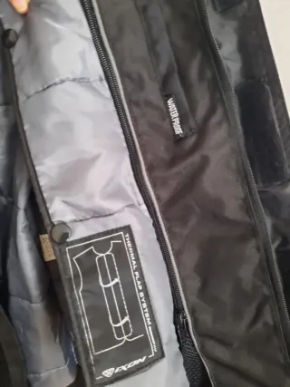 Chaqueta de moto AXN negra y gris