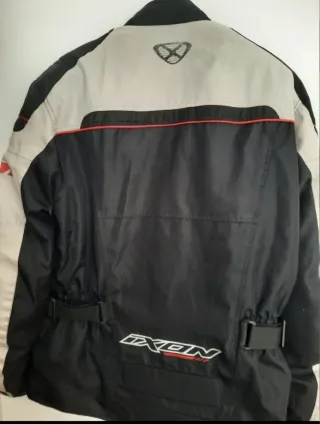 Chaqueta de moto AXN negra y gris