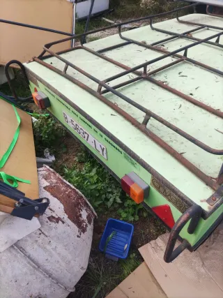 Remolque con portaequipajes