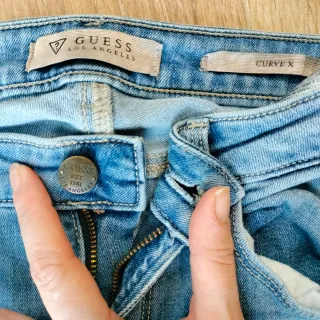 Pantalones vaqueros desgastados