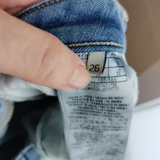 Pantalones vaqueros desgastados