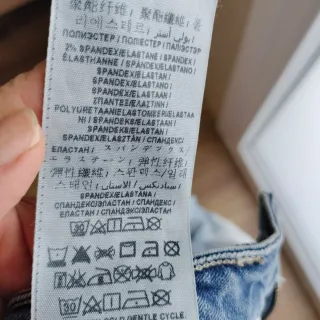 Pantalones vaqueros desgastados