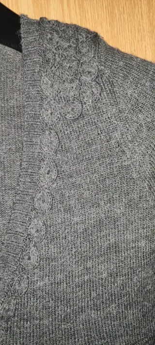 Camisola Springfield Decote V bordado Cinza