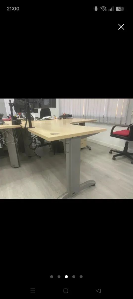 Urge 3 tavoli da ufficio angolari