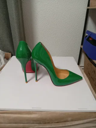 Zapatos de tacón verdes charol