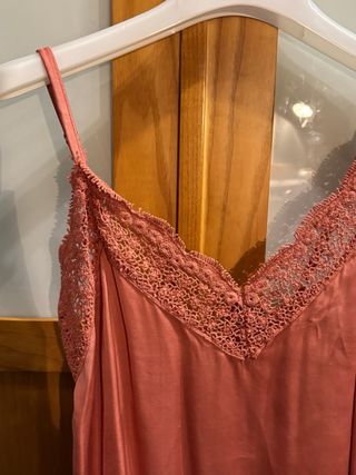 Top lencero rosa con encaje