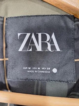 Cazadora Zara verde oscura encerada Talla M