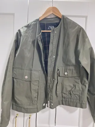 Cazadora Zara verde oscura encerada Talla M