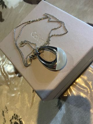 Collar y pendientes Calvin Klein plata y blanco