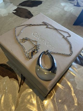 Collar y pendientes Calvin Klein plata y blanco