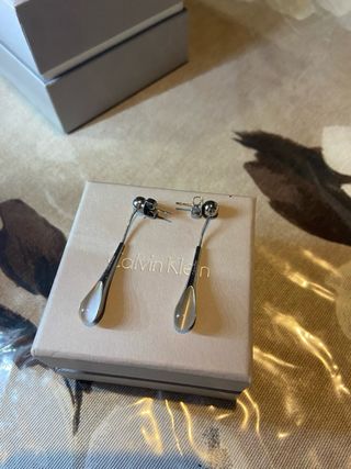 Collar y pendientes Calvin Klein plata y blanco