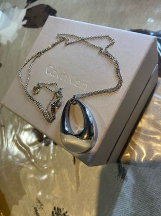 Collar y pendientes Calvin Klein plata y blanco