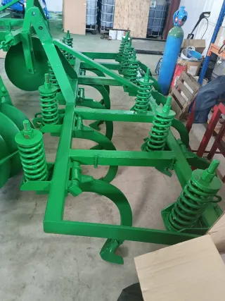 Arado de tractor verde tractores abonadora y segad