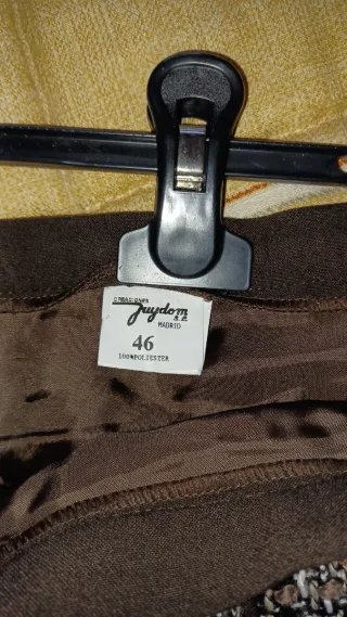 Falda de señora tweed marrón