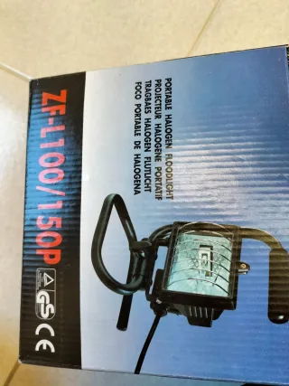 Foco Halógeno Portátil ZF-L100/150P